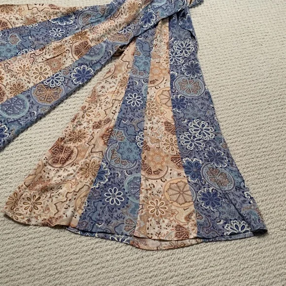 ILLA ILLA Wide Bell Legg Pants. - Picture 4 of 10